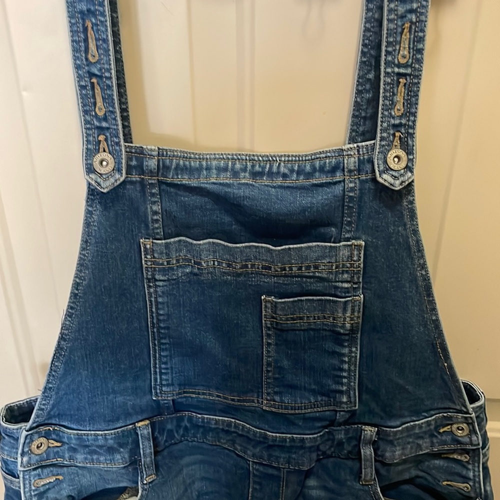 Arizona straight legged overall torn jeans size XL-no flaws-stretchy- fits 14-16